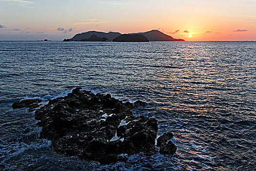 日出,靠近,小岛,海中,石头,湾,小,多巴哥岛,特立尼达和多巴哥,北美