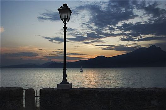 湖岸,散步场所,黄昏,加尔达湖,威尼托,意大利