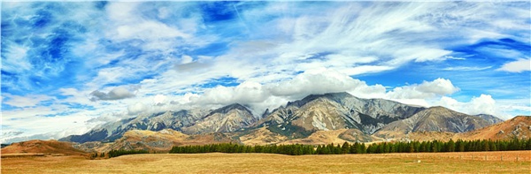 山脉全景