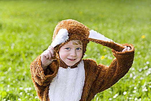 男孩,掩饰,复活节兔子,手势,耳,序列,人,孩子,4-5岁,金发,高兴,愉悦,有趣,装束,小,野兔,复活节,智慧,草地,户外