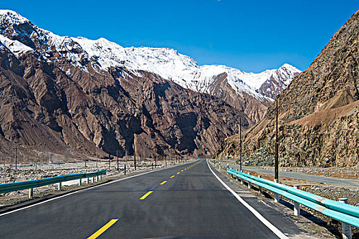 新疆,石山,公路,蓝天,雪山