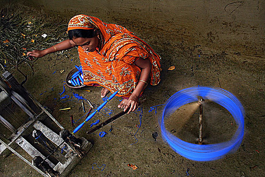 女人,编织,弯曲,线,线轴,乡村,孟加拉,十月,2007年