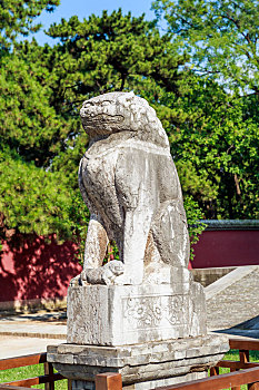中国山西省芮城永乐宫三清殿前元代石狮子