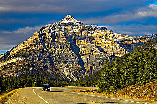 汽车,途中,山峦,山,库特尼国家公园,不列颠哥伦比亚省,加拿大