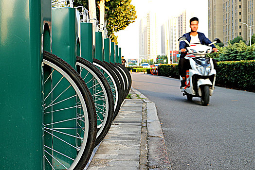 河南郑州郑东新区公共自行车投入运营