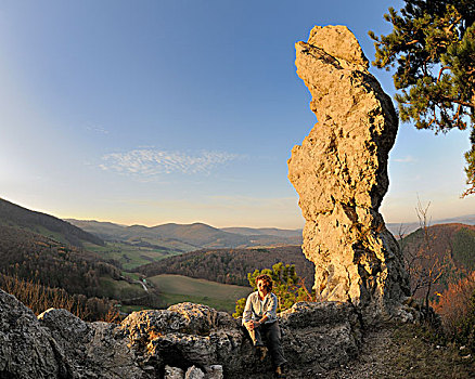 女人,正面,石头,尖顶,日落,山谷,下奥地利州,奥地利,欧洲