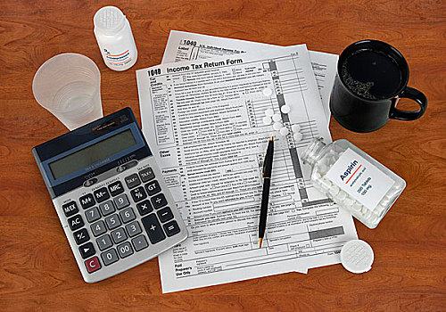 美国,所得税申报表,表格,计算器,阿司匹林,咖啡杯,铅笔,木质,书桌