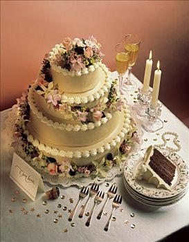 四个,层次,婚礼蛋糕,新鲜,花,烛光