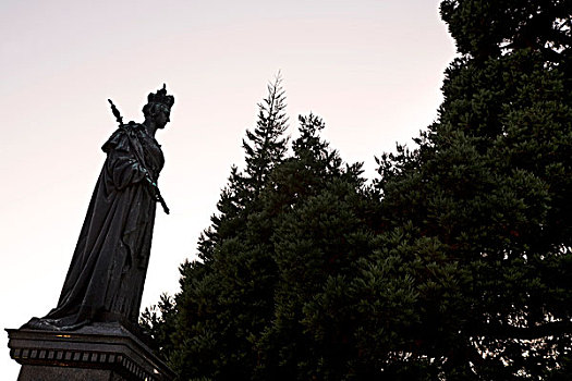维多利亚皇后,雕塑