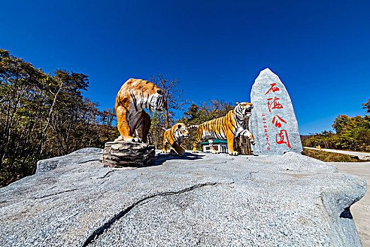 东北虎雕塑景观