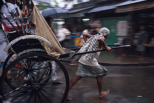 赤脚,雨天,一个,男人,乘客,光滑,街道,加尔各答,手,人力车,印度