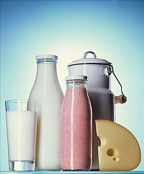 牛奶杯,奶瓶,牛奶罐,奶酪,草莓牛奶
