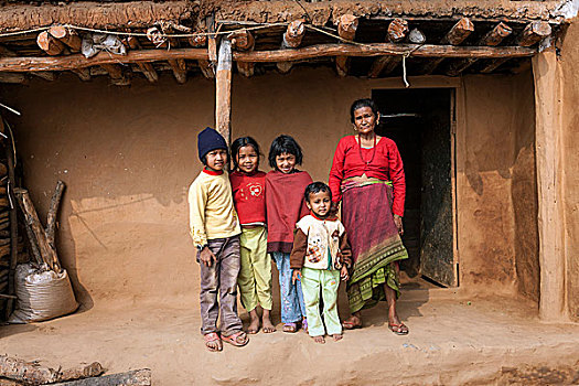 老,尼泊尔人,女人,四个孩子,正面,特色,乡村,房子,靠近,尼泊尔,亚洲