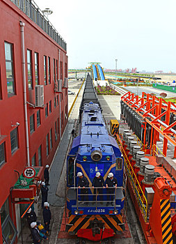 日照港,东煤南移,工程,1号翻车机首次对位106节煤炭重车