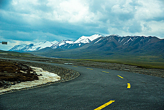 雪山草原公路