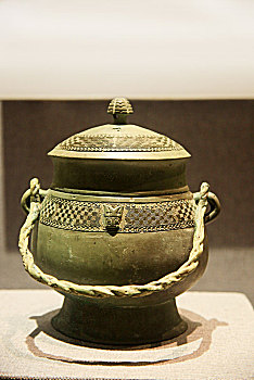 河南省博物院珍藏的云雷纹铜卣
