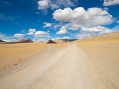 高原上的公路