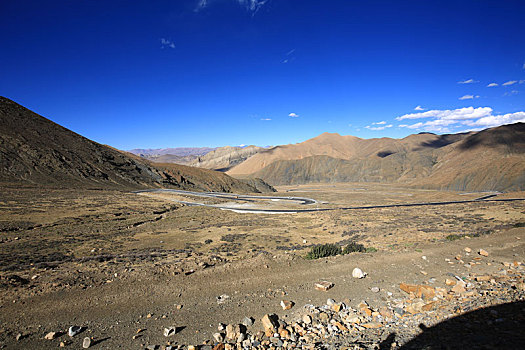 珠穆朗玛峰,盘山公路