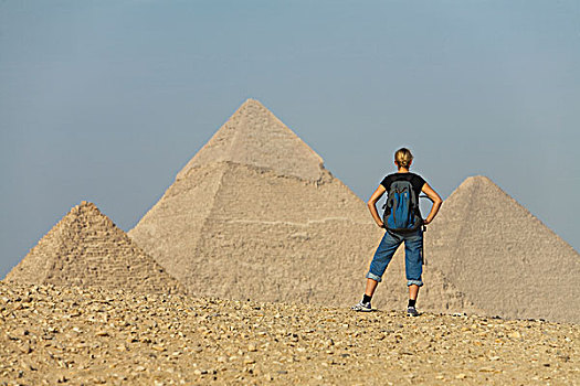 女性,游客,吉萨金字塔,开罗附近,埃及