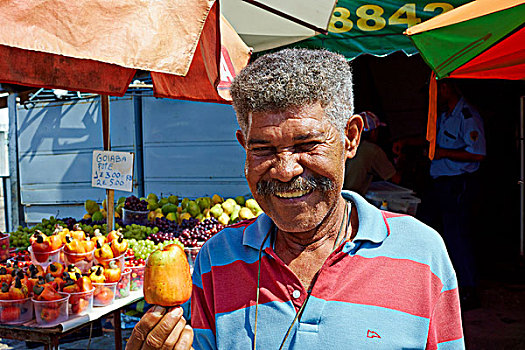 萨尔瓦多,巴伊亚,巴西,市场,检查,展示,腰果,水果,手指,酸性,壳