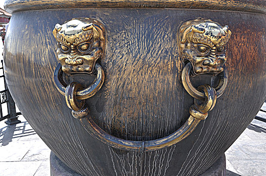 北京故宫博物院的铜缸和神兽