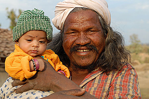 印度,爷爷,拿着,小女孩,乡村,靠近,马哈拉施特拉邦,2007年