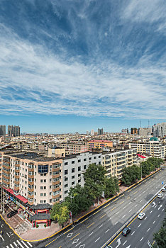 中国哈尔滨秋季多云天气俯瞰城市建筑街道