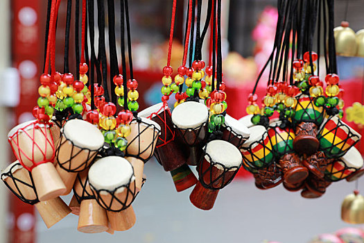 小腰鼓的挂件,是一种东方传统的装饰物