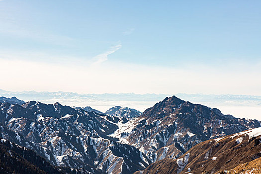 新疆乌鲁木齐天山山脉雪山山峰