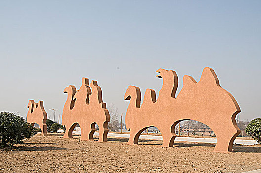 公园里骆驼塑像
