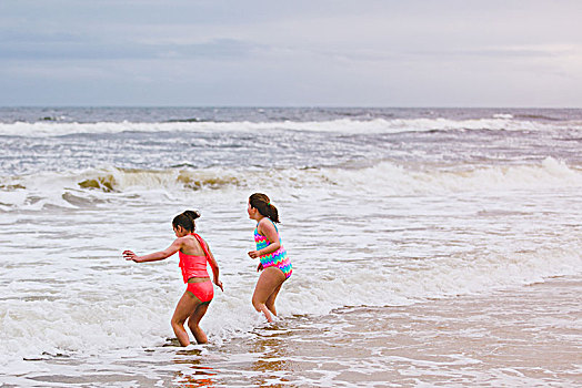 两个女孩,玩,海洋,波浪,岛屿,阿拉巴马,美国