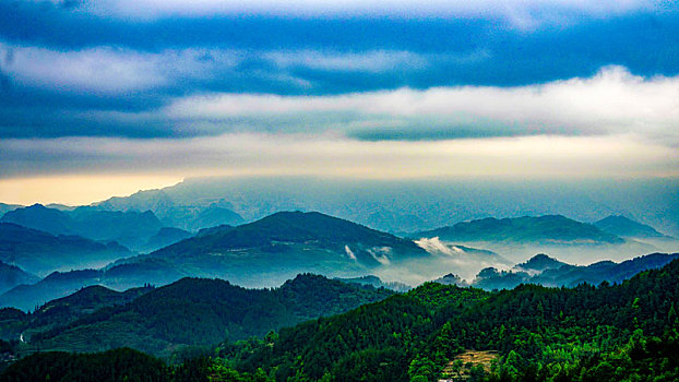 重庆酉阳,暴雨欲来景独秀