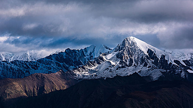 贡嘎山