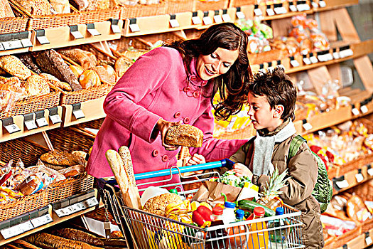 杂货店,购物,女人,小男孩,选择,面包