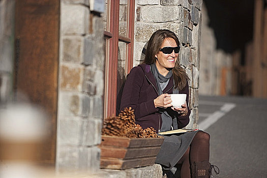 坐,女人,咖啡,靠近,太浩湖,加利福尼亚,美国