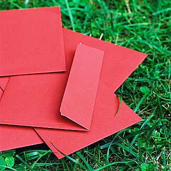 红色,信封,草地