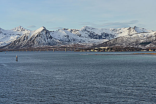 山,岛屿,桥,瑞索伊翰恩,诺尔兰郡,韦斯特阿伦,挪威,欧洲