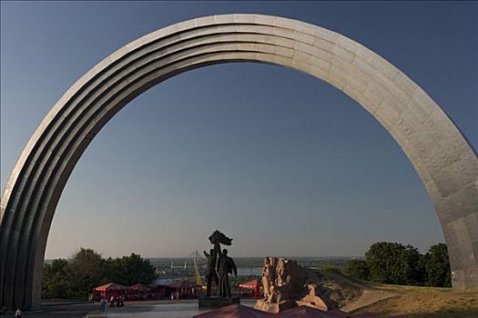 乌克兰,基辅,公园,友谊,金属,直径,纪念,俄罗斯,工人,雕塑,日落,2004年