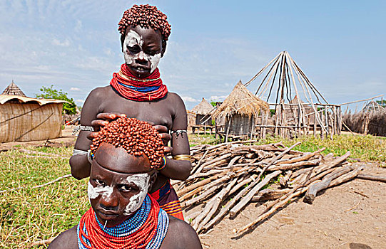 埃塞俄比亚,乡村,奥莫低谷,卡罗部落,涂绘,脸,修理,红发,卷发