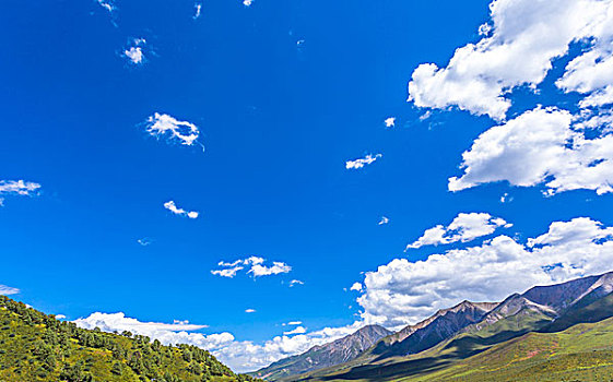 青海祁连县卓尔山美景