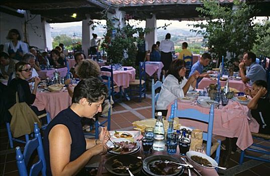 女人,享受,餐饭,餐馆,撒丁岛,意大利