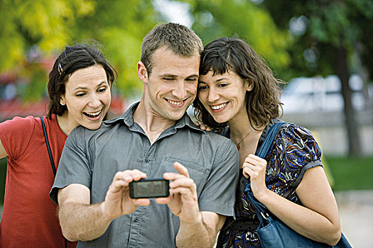 男人,摄影,两个,女性朋友,手机