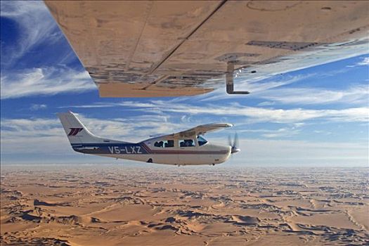 莫哈维沙漠飞机图片