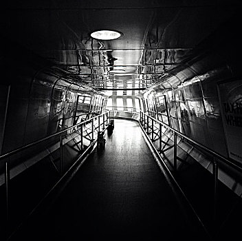 隧道,视野,暗色,空,走廊,弯曲,左边,前景,亮光,背景,下午,希斯罗机场,伦敦,英国,二月,2006年