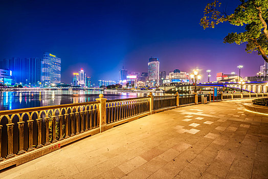 宁波三江口老外滩广场街道夜景
