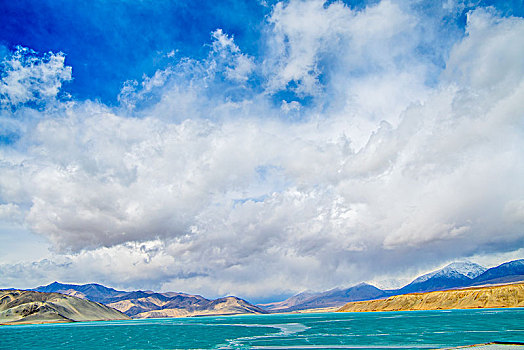 新疆,雪山,湖水,冰,阳光