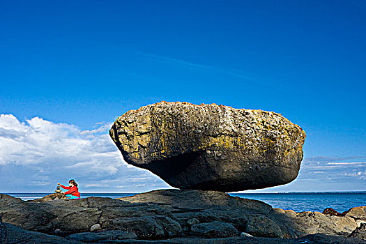 孩子,平衡性,石头,海滩,平衡,岛屿,夏洛特女王岛,不列颠哥伦比亚省,加拿大