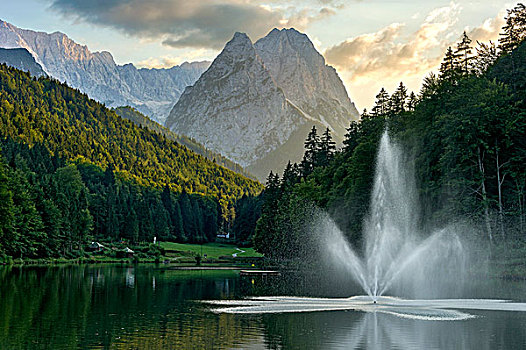喷泉,山,中间,正面,大,加米施帕藤基兴,地区,陆地,阿尔卑斯山,上巴伐利亚,巴伐利亚,德国,欧洲