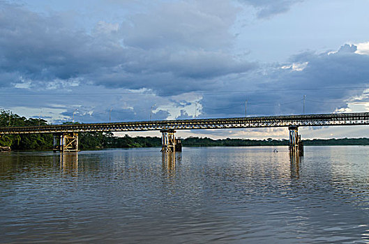 古桥,穿过,河,道路,桥,亚马逊雨林,交汇,椰树,城镇,波多黎各,厄瓜多尔,南美