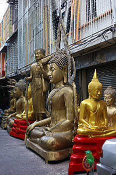 曼谷街头的佛像